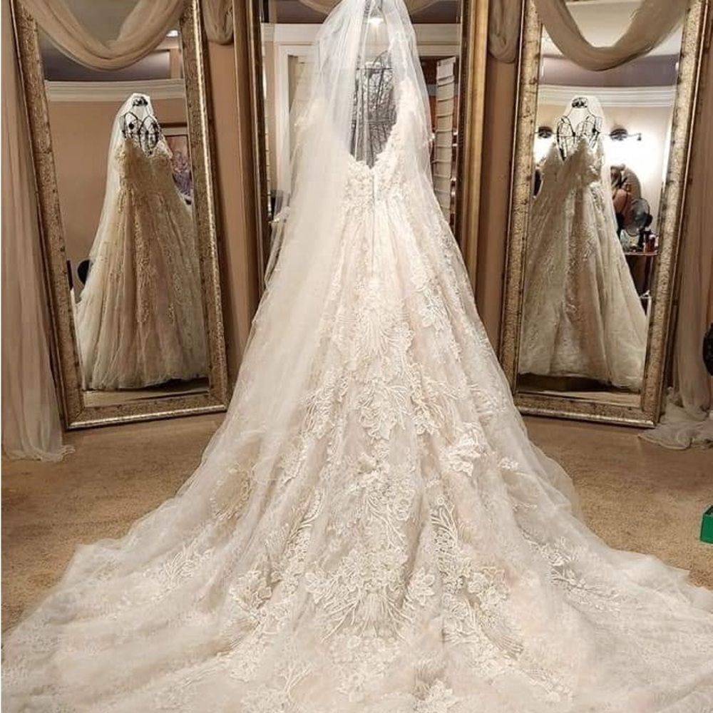 Ivory Lace Ball Gown Wedding Dress with Long Train